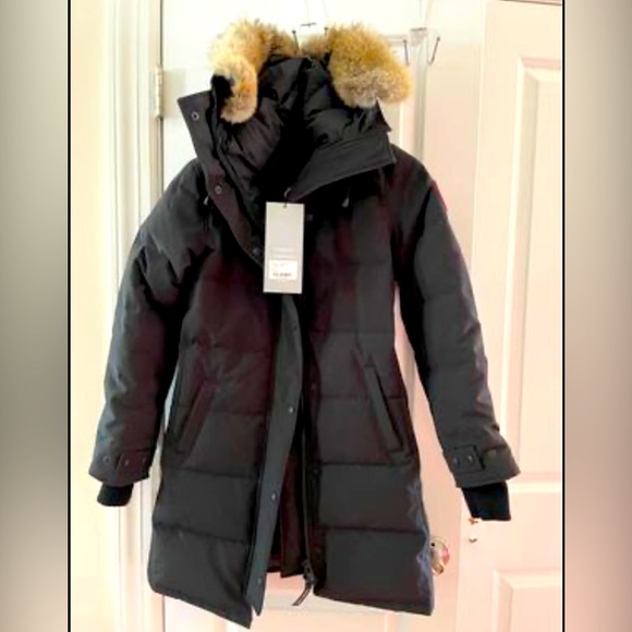 Brand new with tags still on Canada Goose Shellburne Parka size XSmall